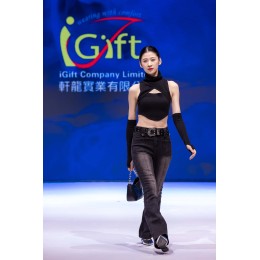 Sexy sleeveless vest with cool design, customized women's hollow short top with sleeves, black stretch jeans, high-waisted tight floor-length trousers, micro-flared pants T526 Sexy sleeveless vest with cool design, customized women's hollow short top with sleeves, black stretch jeans, high-waisted tight floor-length trousers, micro-flared pants T526